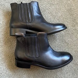 Black Leather Chelsea Style Boot NEW